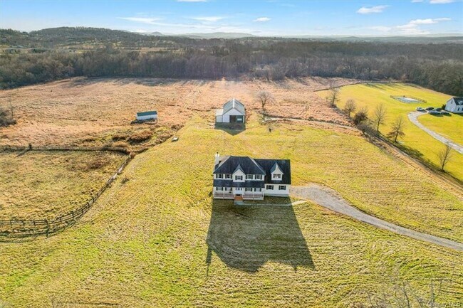 Foto del edificio - 132 Gate Schoolhouse Rd