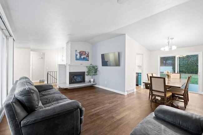 Building Photo - 2719 S Cheryl Ct