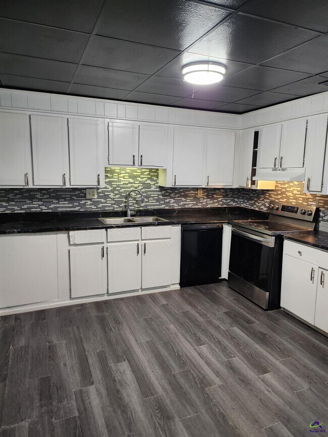 Building Photo - 300 Carolina B11 Ave