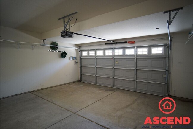 Building Photo - Luxurious Living in a Gated Community: Sol...