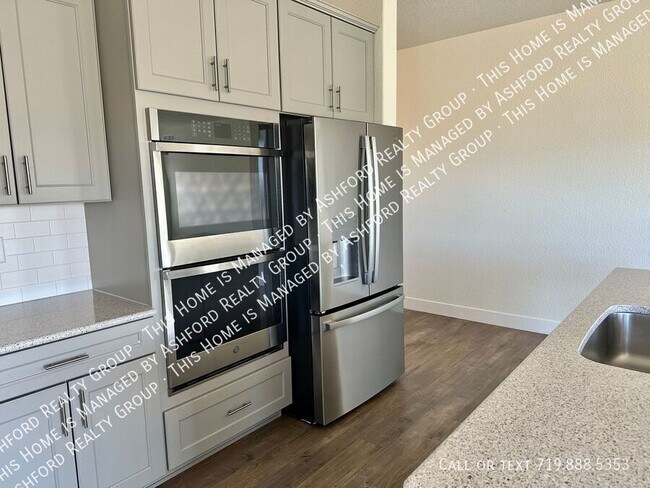 Foto del edificio - 8313 Noreen Falls Dr