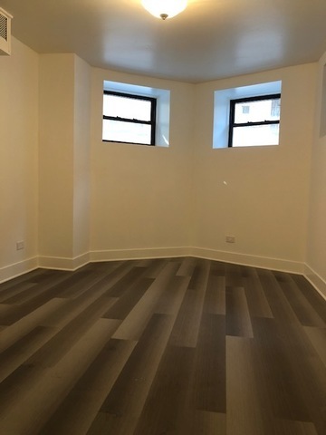 Building Photo - 450 W St James Pl