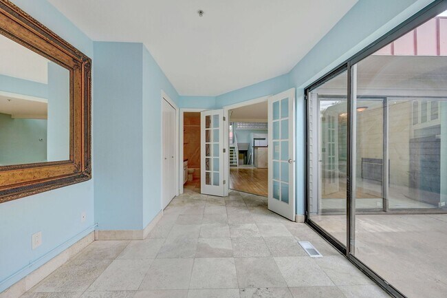 Foto del edificio - Beautiful downtown Penthouse. 1 bed/1 bath