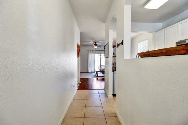 Building Photo - 2761 Retreat View Cir