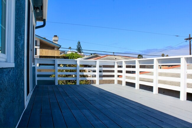 Building Photo - 4551 Santa Monica Ave