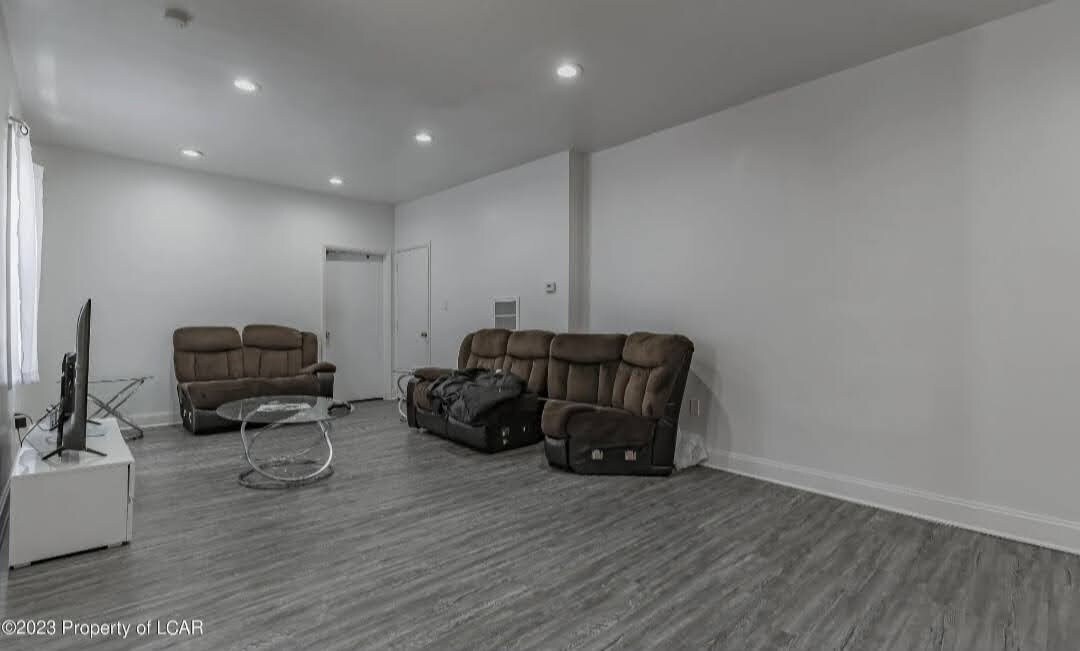 Leaving room - 838 S Franklin St