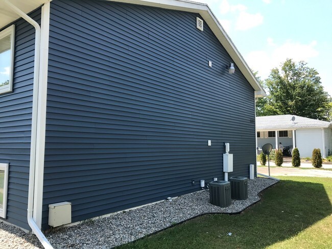 Building Photo - 3610 Simken Dr