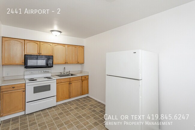 Foto del edificio - 2441 Airport-2