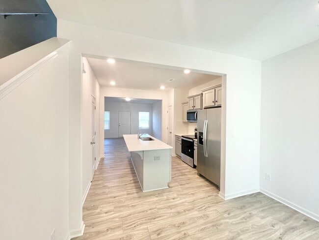 Building Photo - NEW 2 Bedroom Townhome in Lowell (Minutes ...