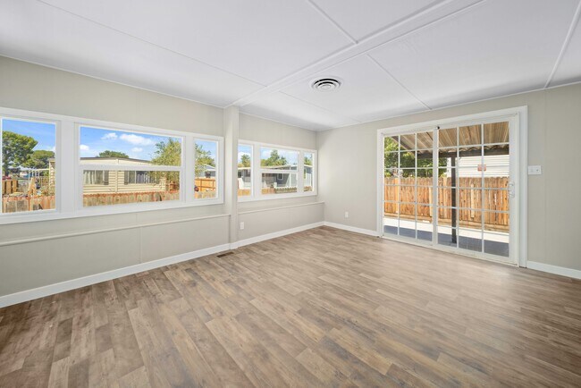 Foto del edificio - 3300 15th St W