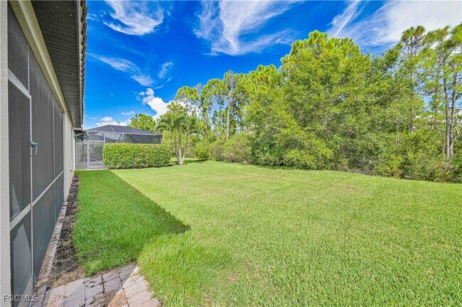 Foto del edificio - 8979 Water Tupelo Rd