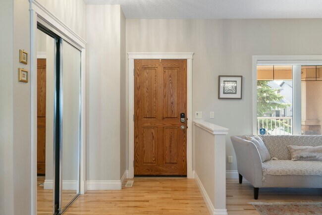 Photo du bâtiment - 113 Aspen Stone Rd SW