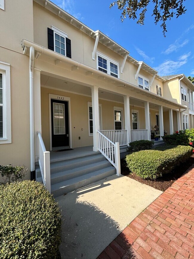 Foto del edificio - 3Bdrm 2.5Bath Townhome-- Detached 2 car ga...