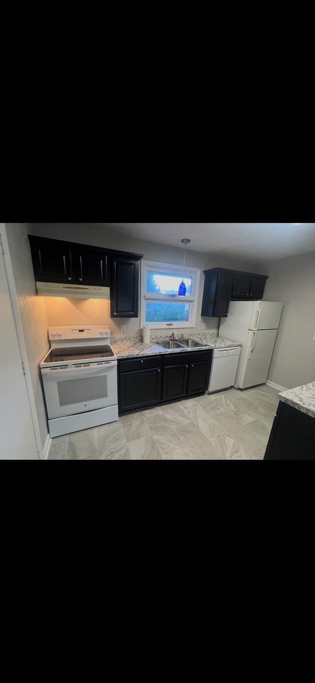 Building Photo - 38 3rd Ave