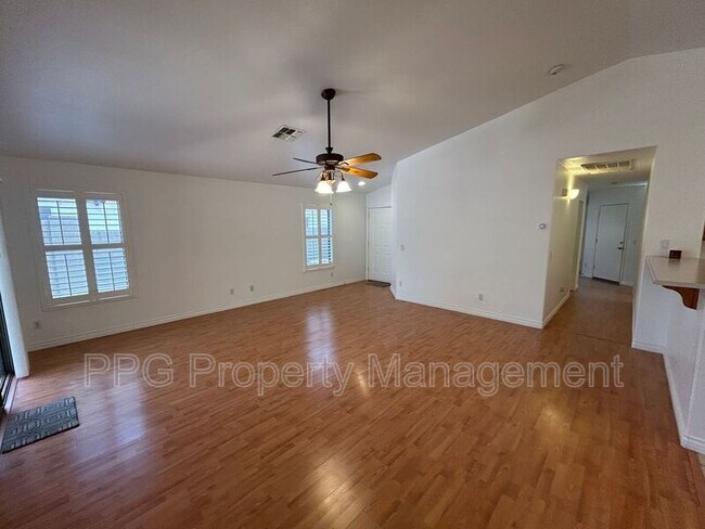 Foto del edificio - 16200 W Cottonwood St