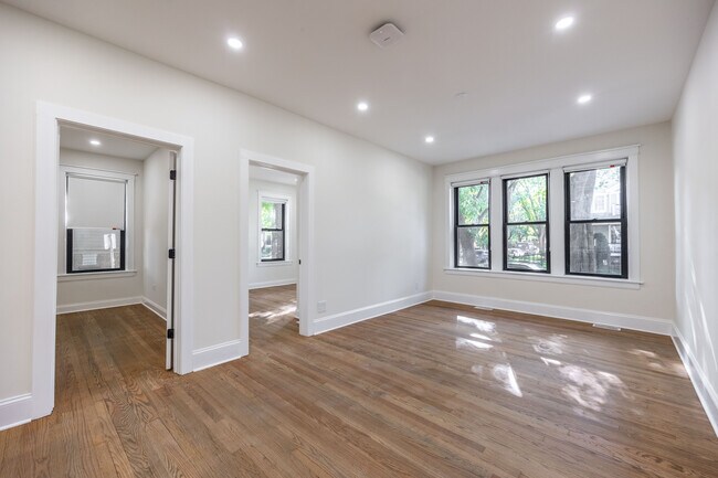 Foto del edificio - 4636 N Hamilton Ave