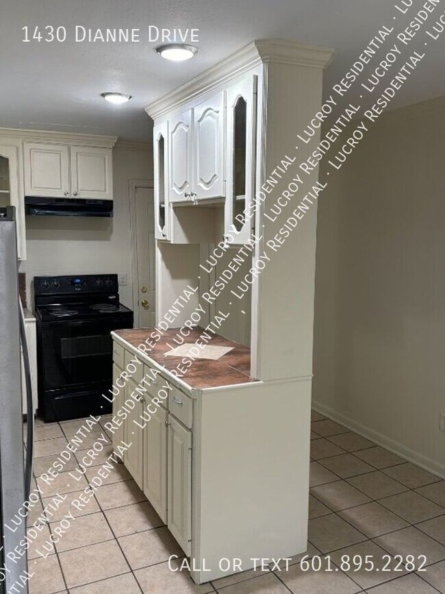 Building Photo - 1430 Dianne Dr
