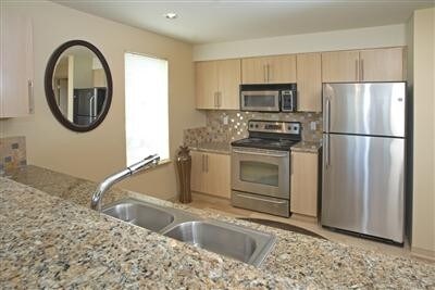 Foto del edificio - Sapphire Condominiums - 1 bedroom