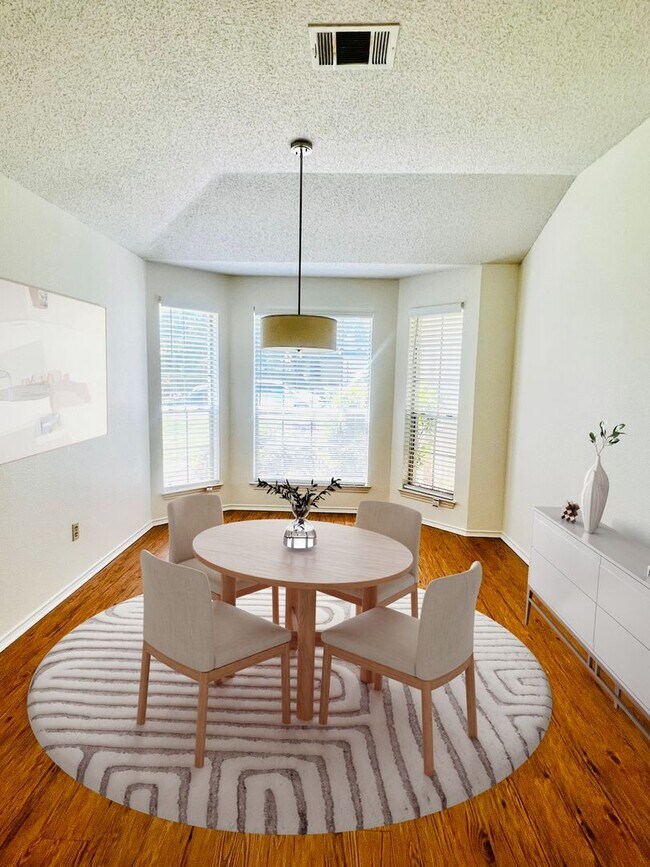Foto del edificio - South Austin 3-bedroom/2-bath Home Reduced...