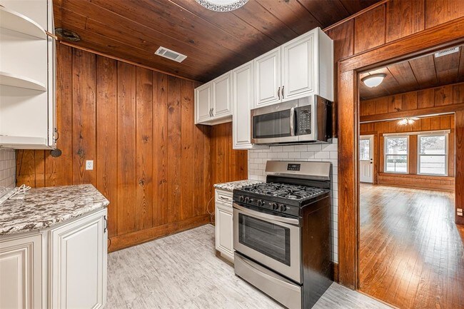 Building Photo - 511 Bull Ln