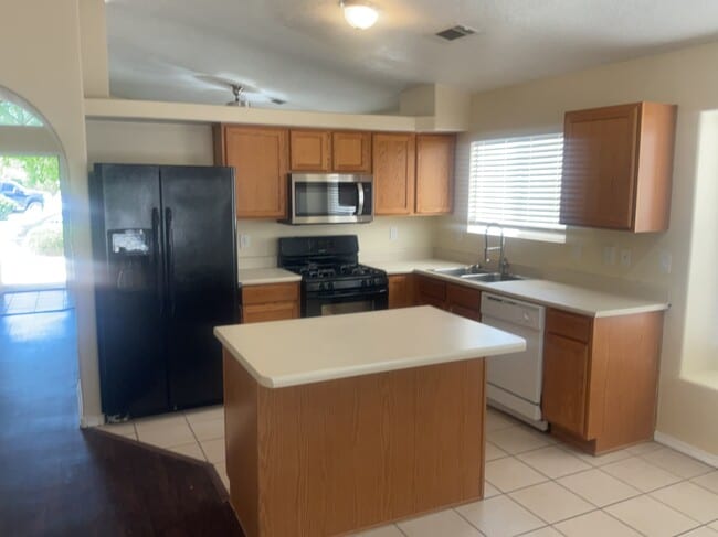 Building Photo - 10400 Calle Chulita NW