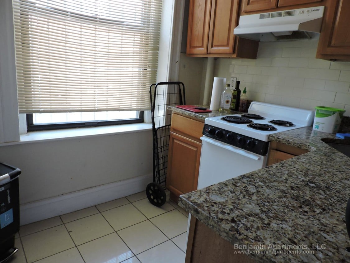 Primary Photo - 132 Hemenway St
