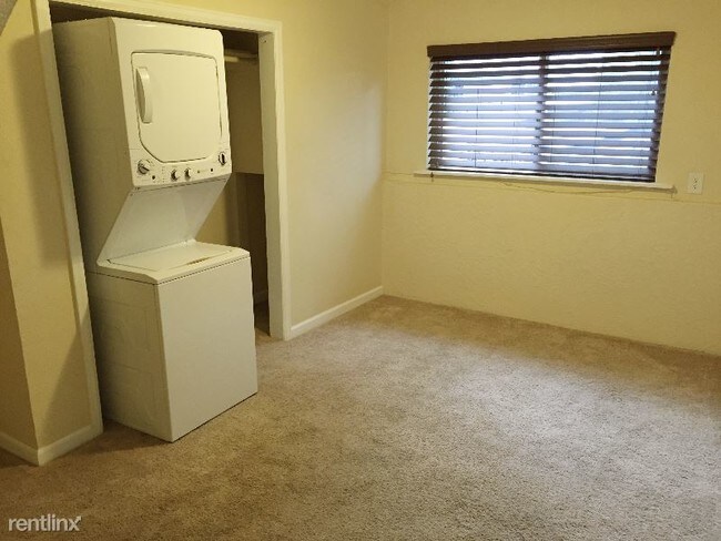 Building Photo - 2 br, 1 bath Apartment - 3114 N. Arcadia St.