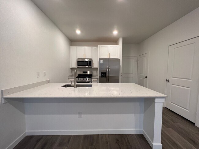 Building Photo - BRAND NEW 2 bed, 2.5 bath Lafayette Townho...