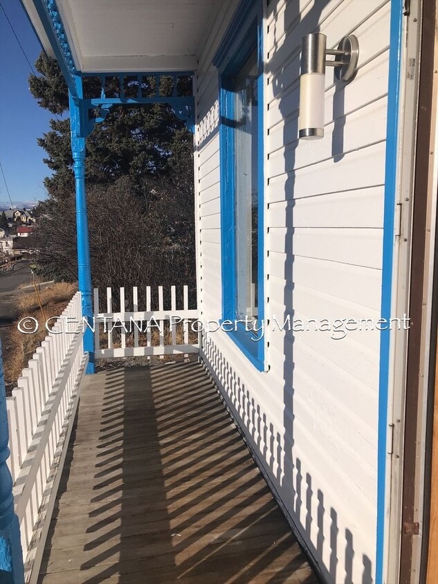 Primary Photo - Updated 2 bedroom!