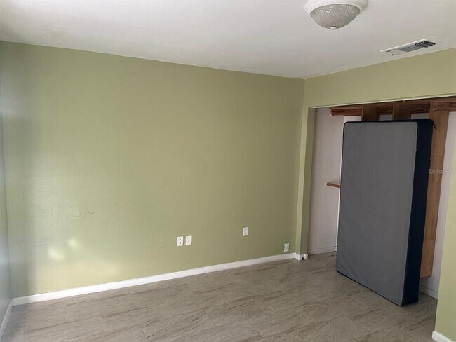 Foto del edificio - 214 N Chestnut Rd