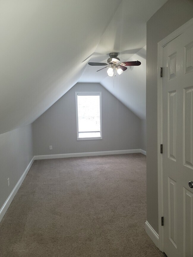 Building Photo - 621 Bellingham Dr