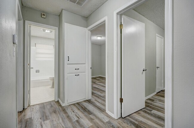 Foto del edificio - 3 bed 1 bath home in Mustang,OK