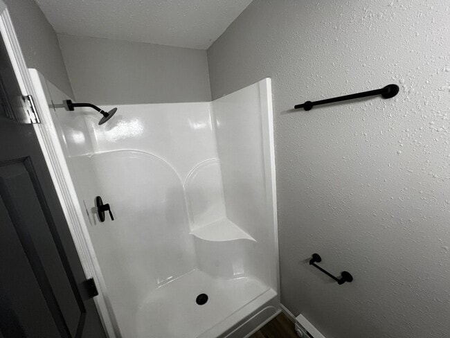 Building Photo - Beautiful 1 bedroom 1 Bathroom First Floor...