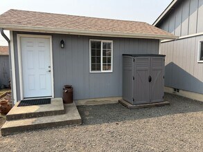 Building Photo - 1228 Cascade Dr