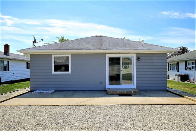Building Photo - 12 Bimini Dr