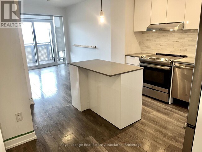 Building Photo - 2520 Eglinton Ave W