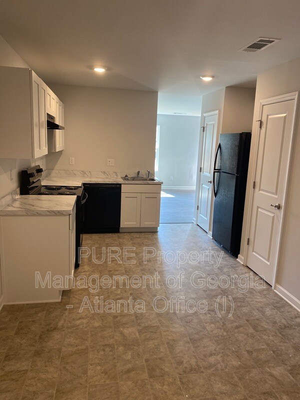 Building Photo - 585 Elles Wy