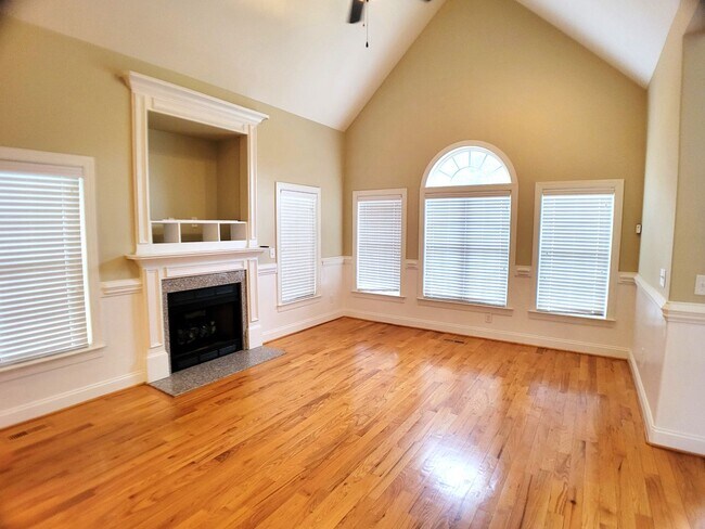Building Photo - Gorgeous 3BD/2.5BA home with large upstairs bonus room and a 2 car garage in Clayton/Garner area!