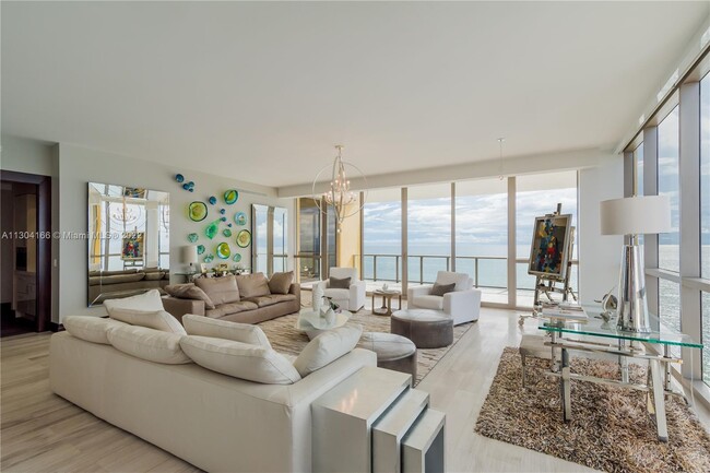 Foto del edificio - 17749 Collins Ave