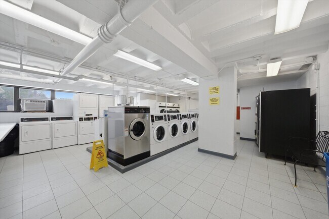 Foto del edificio - 6030 N Sheridan Rd