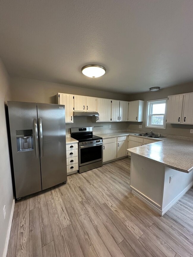 Building Photo - 4951 Atlantic Dr