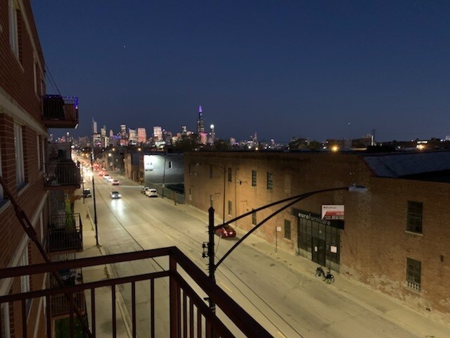 Foto del edificio - 2158 W Grand Ave