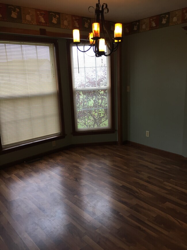Dining - 674 Greenbriar Ct