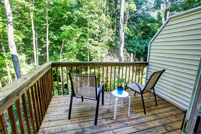 Private balcony - Highbrook Townhomes