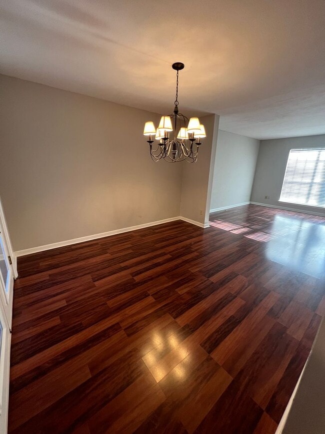 Foto del edificio - River Oaks Townhouse-Christmas Special!!