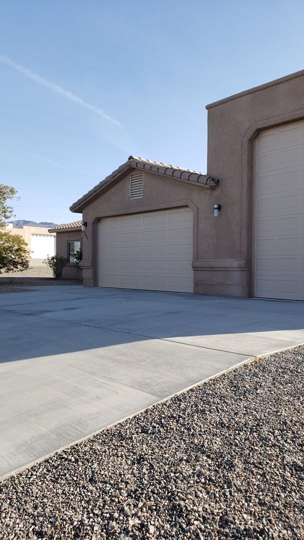 Building Photo - 3380 Bluegrass Dr