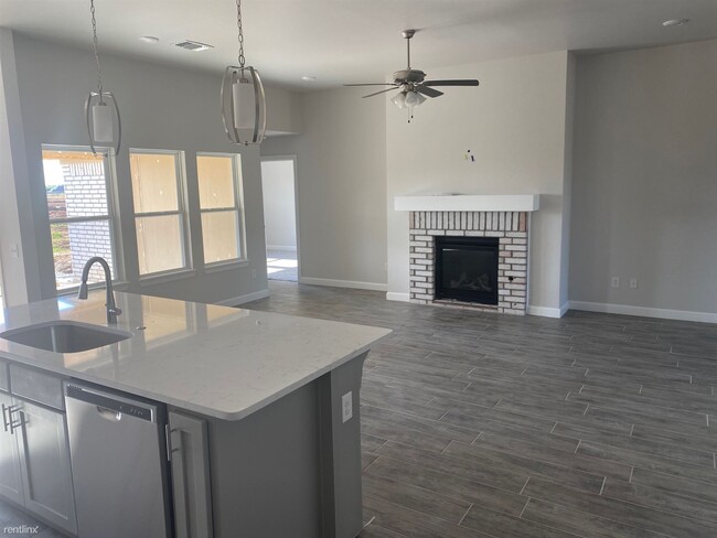 Building Photo - 3 br, 2 bath House - Skyline Trails Commun...