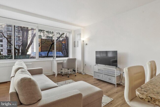 Foto del edificio - 922 24th St NW