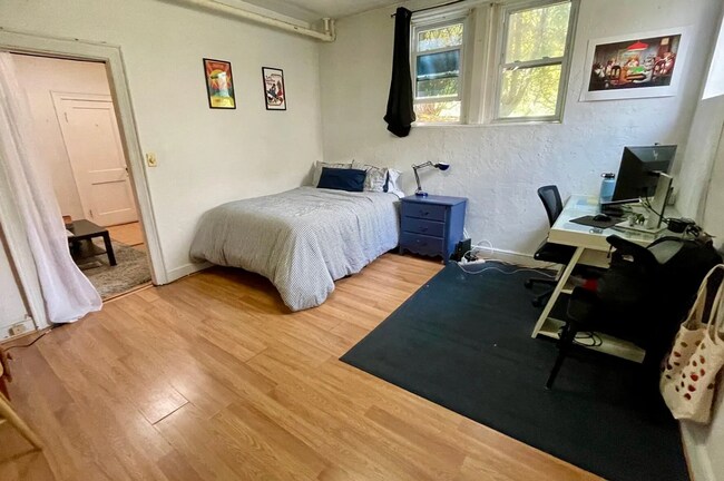 Building Photo - Pet Friendly 1 bed available 9/1