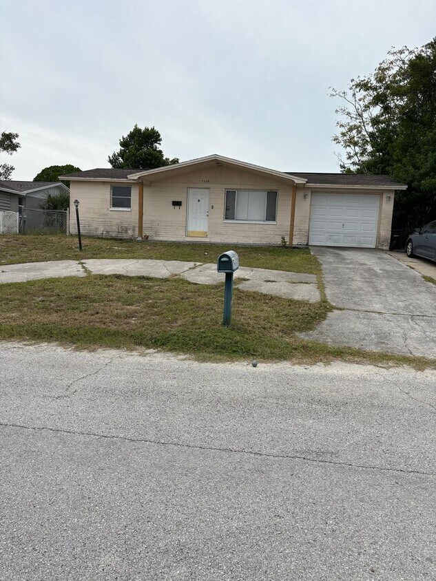 Foto principal - Move-In Ready 3BR/2BA single-Family Home i...